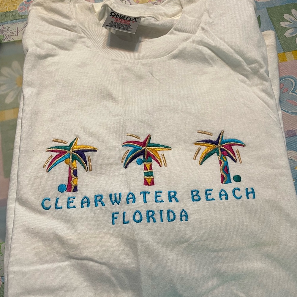 NWOT!  Beautiful Clearwater Beach Florida T-Shirt. . Size M